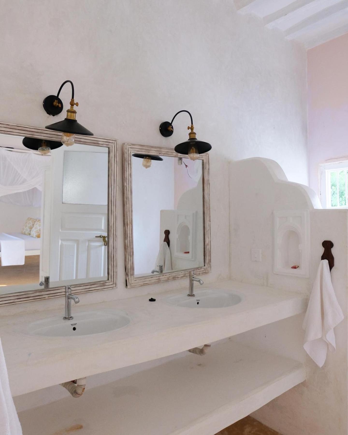 Shela Bahari Bed & Breakfast Bagian luar foto
